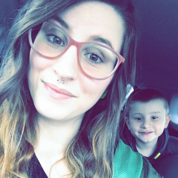 Meet your Posher, Kayla - Picture 7 of 8